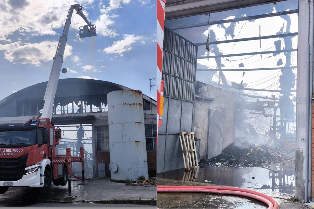 Gli effetti del vasto incendio che è scoppiato nella zona industriale di Montemurlo (Foto Attalmi)