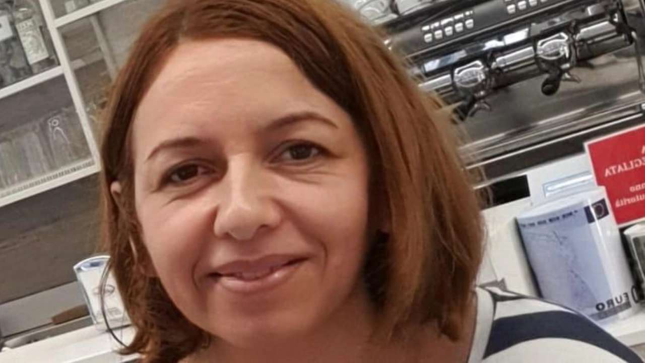 Madre di due figli uccisa in strada a colpi di coltello. Arrestato l’ex marito: “Volevo farlo”