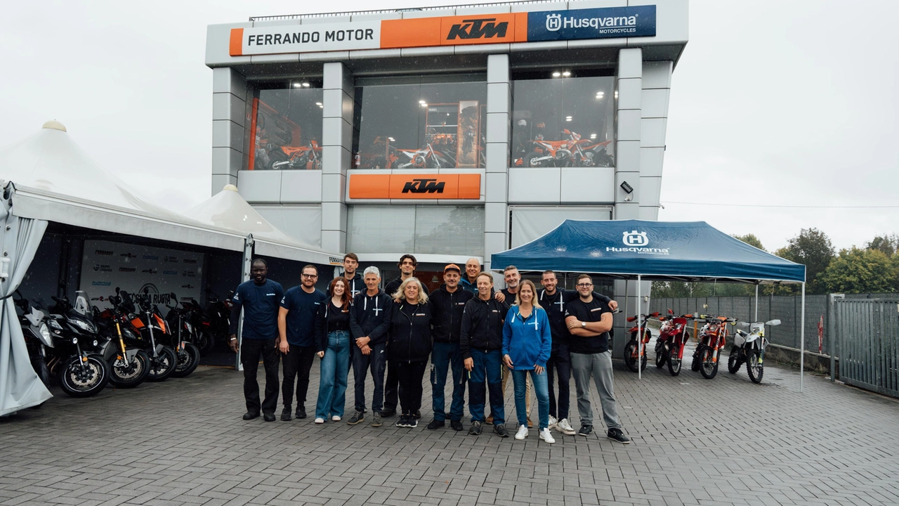 Appuntamento dalle 11.30 di domani alla Royal Enfield Lucca, in via Sarzanese, 657, primo spazio interamente dedicato alla casa motociclistica britannica Appuntamento dalle 11.30 di domani alla Royal Enfield Lucca, in via Sarzanese, 657, primo spazio interamente dedicato alla casa motociclistica britannica