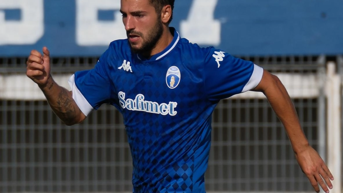 Mattia Castrovilli, 25 anni, trequartista della Sangiovannese oggi a caccia della qualificazione in coppa Italia