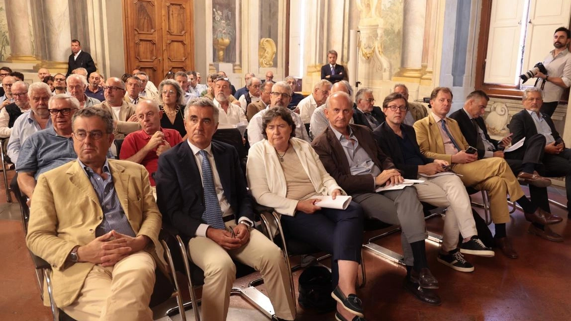 Fase difficile per gli operatori che chiedono un intervento delle istituzioni. Tra i problemi sollevati all’assemblea annuale anche burocrazia e rigidità dell’Ue. Fase difficile per gli operatori che chiedono un intervento delle istituzioni. Tra i problemi sollevati all’assemblea annuale anche burocrazia e rigidità dell’Ue.