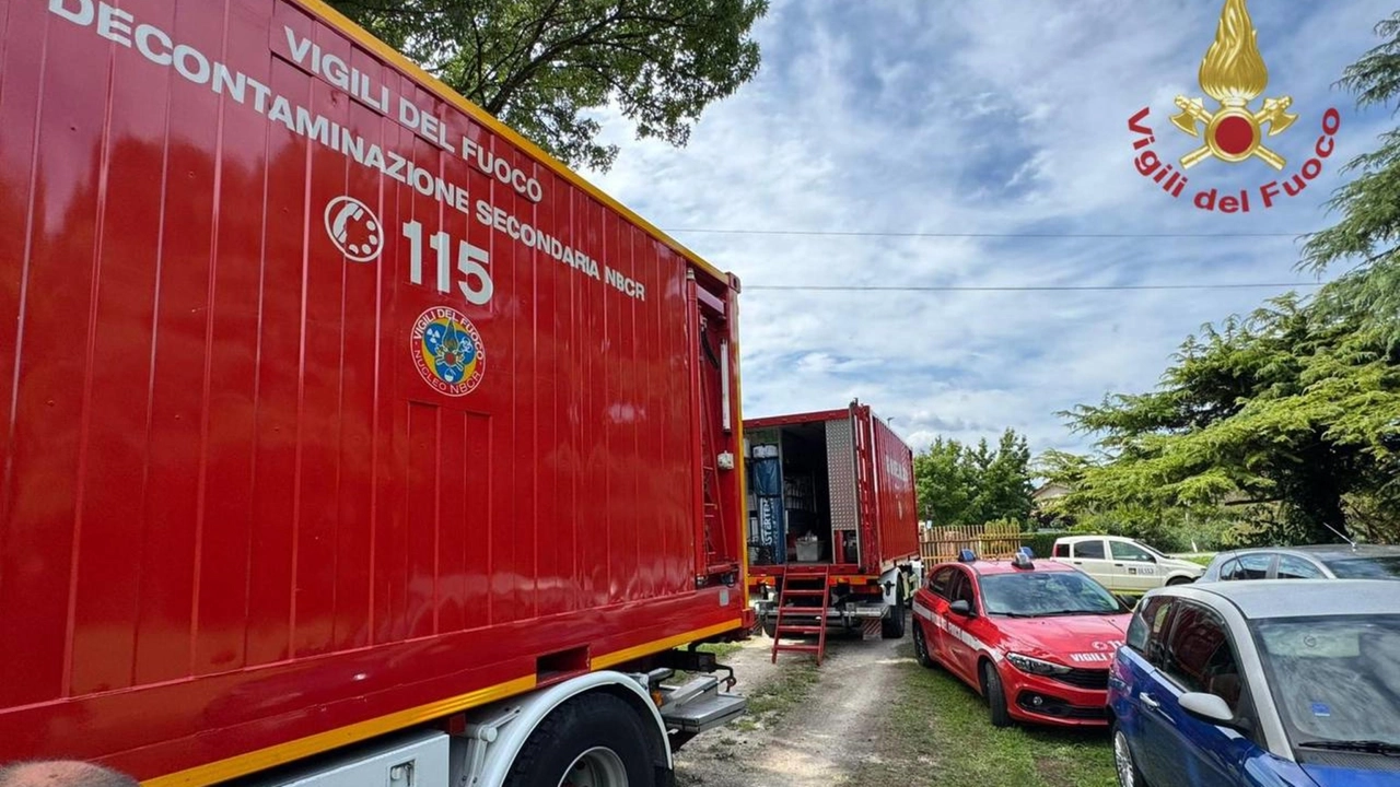 ++ Cadono in un cisterna, morti due operai nel veneziano ++
