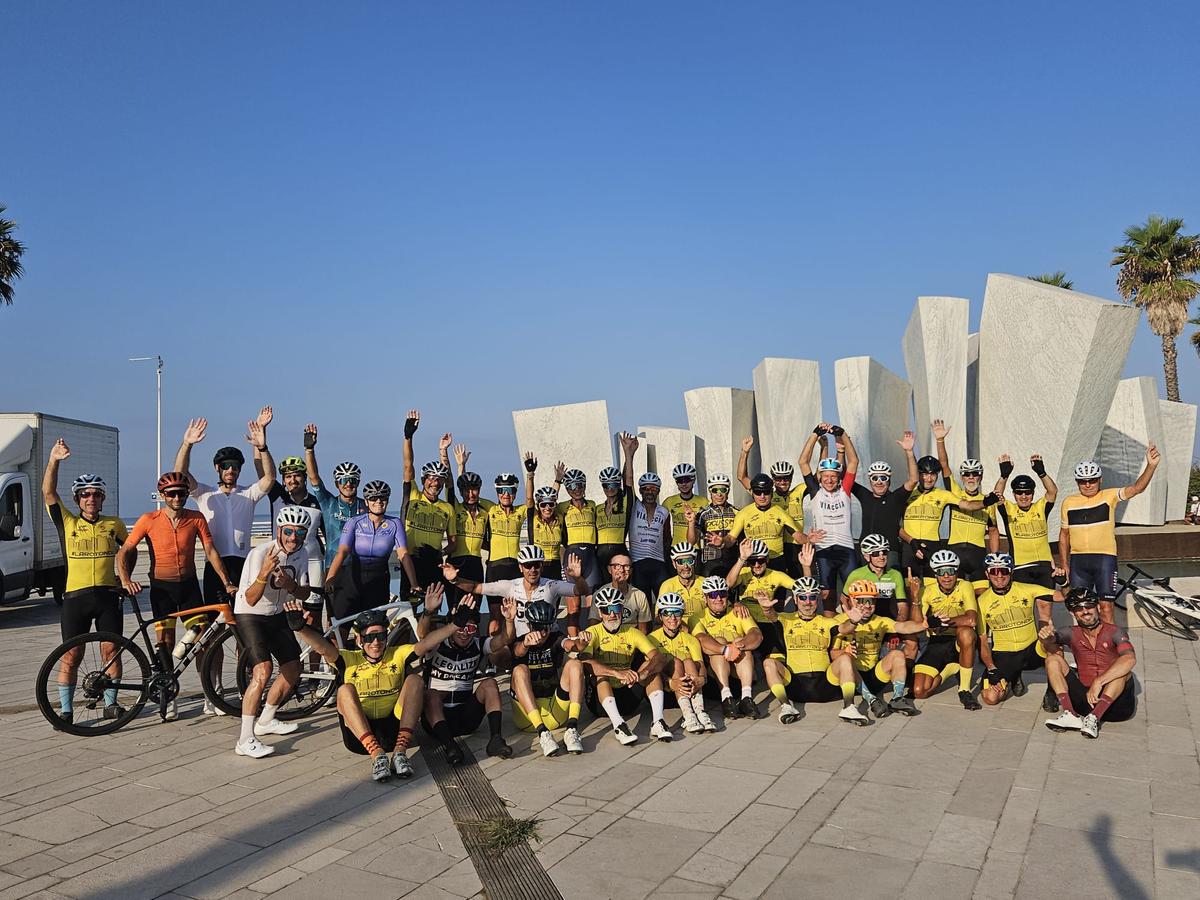 A Marina di Massa si rinnova la tradizione di Ferragosto dei ciclisti in vacanza