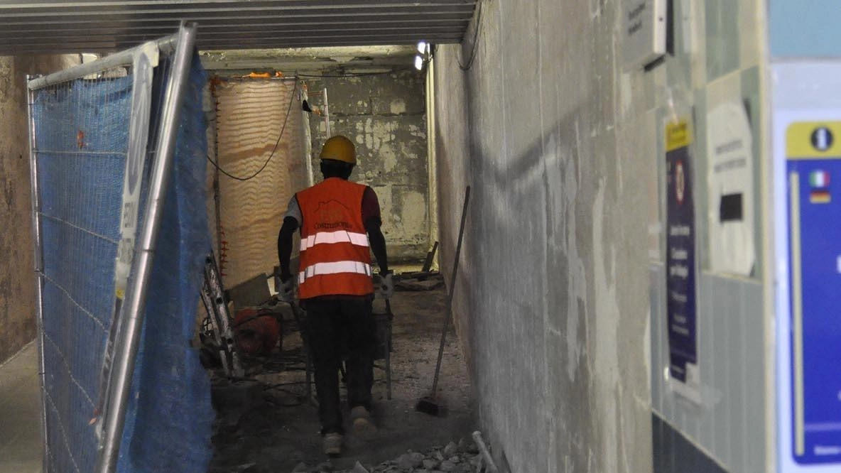 Sono cominciati i lavori al sottopasso della stazione ferroviaria di Poggibonsi. Costeranno circa 900mila euro Sono cominciati i lavori al sottopasso della stazione ferroviaria di Poggibonsi. Costeranno circa 900mila euro