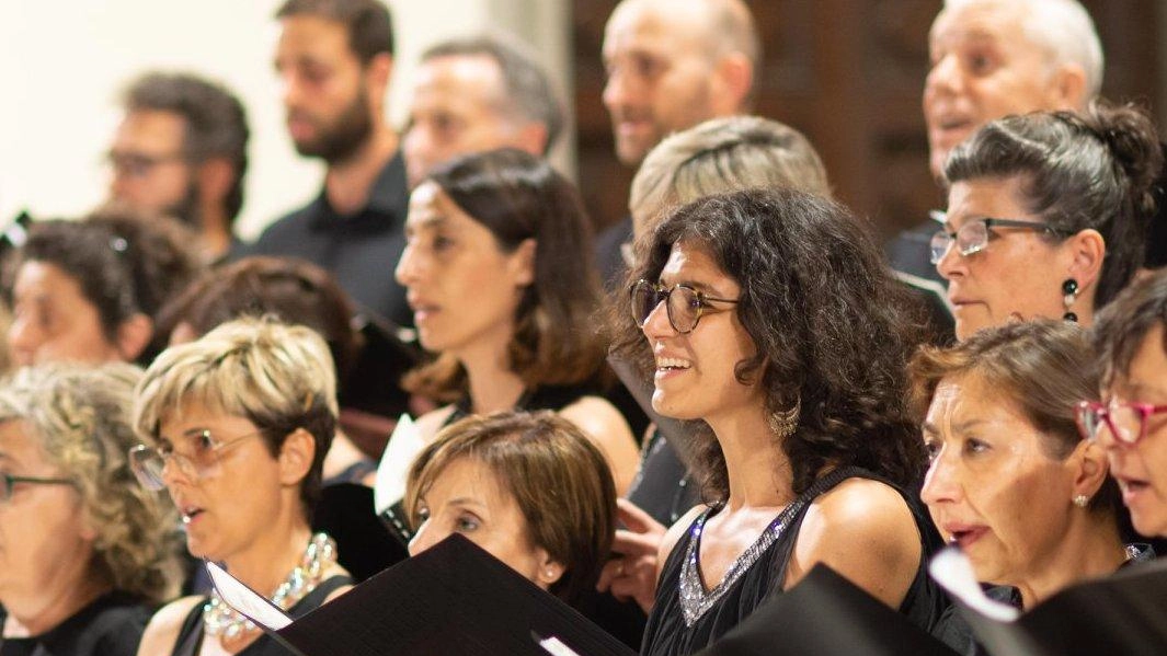 Il Coro della Scuola Verdi diretto da Elia Orlando stasera alle 19 a Villa del Palco,. accompagnato dalle chitarre di Antonino Ielo e Lorenzo Pampaloni Il Coro della Scuola Verdi diretto da Elia Orlando stasera alle 19 a Villa del Palco,. accompagnato dalle chitarre di Antonino Ielo e Lorenzo Pampaloni
