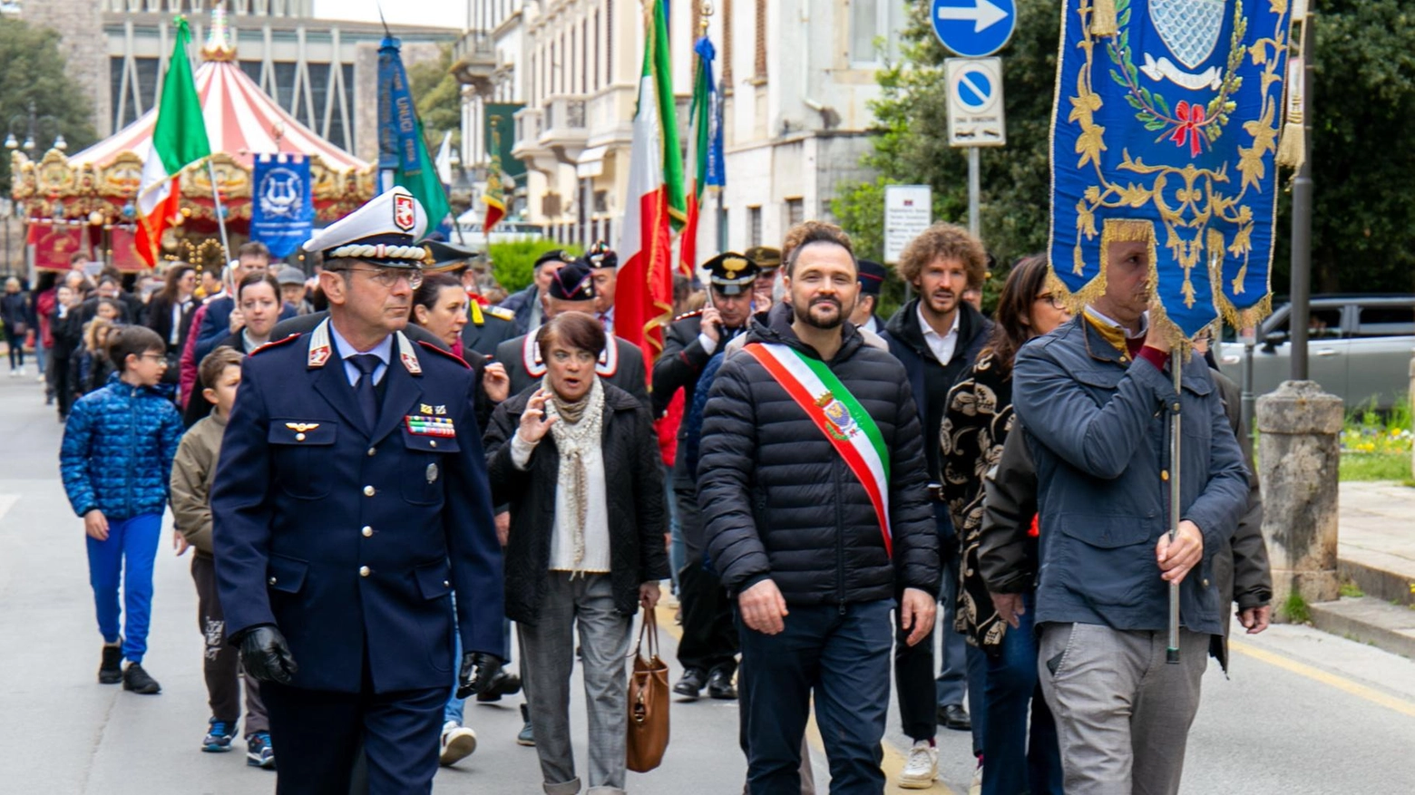 La manifestazione di Montecatini e le parole del sindaco Baroncini "Questa giornata non sia solo occasione di ricordo ma anche stimolo per capire che quello che è successo non deve accadere mai più".