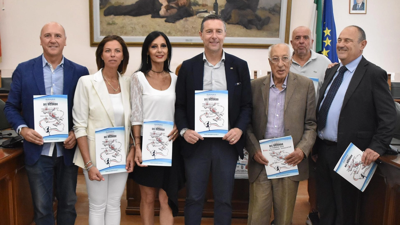 Un momento della presentazione ieri in Comune della ’Corsa del Ricordo’ che si svolgerà venerdì nel centro storico Un momento della presentazione ieri in Comune della ’Corsa del Ricordo’ che si svolgerà venerdì nel centro storico