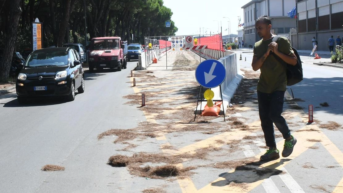Gli stalli saranno tolti tra il ristorante Papema e il Johnnie Fox’s per allargare viale Colombo a due corsie. In dirittura d’arrivo la prima parte, poi si passerà al progetto che interessa il tratto davanti al Club Nautico.