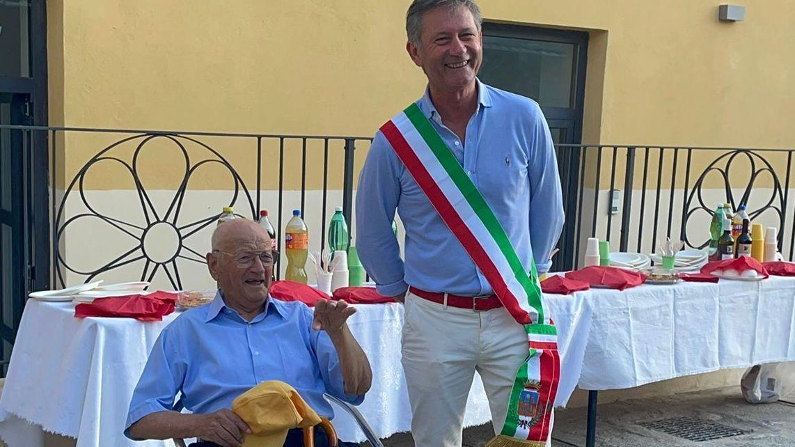 Valeriano Cosci insieme al sindaco Massimo Galli il giorno del taglio del nastro del primo lotto della struttura Valeriano Cosci insieme al sindaco Massimo Galli il giorno del taglio del nastro del primo lotto della struttura