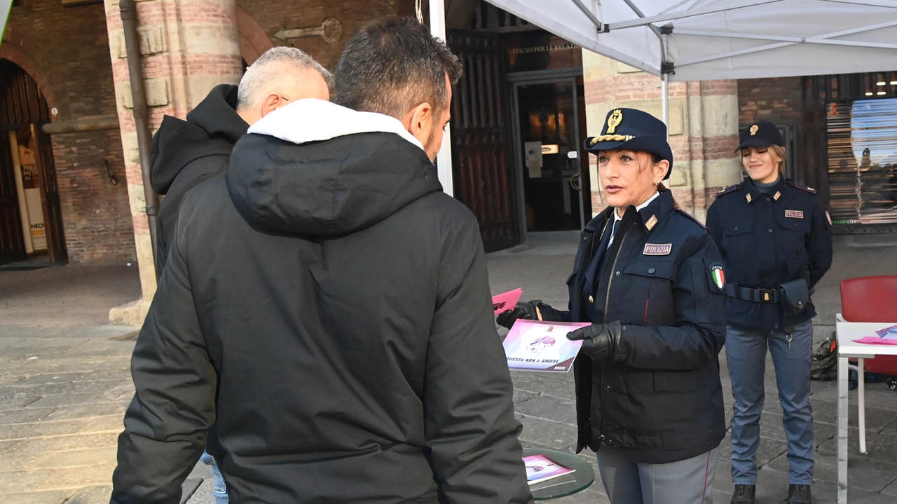 La campagna di sensibilizzazione della Polizia contro la violenza sulle donne La campagna di sensibilizzazione della Polizia contro la violenza sulle donne