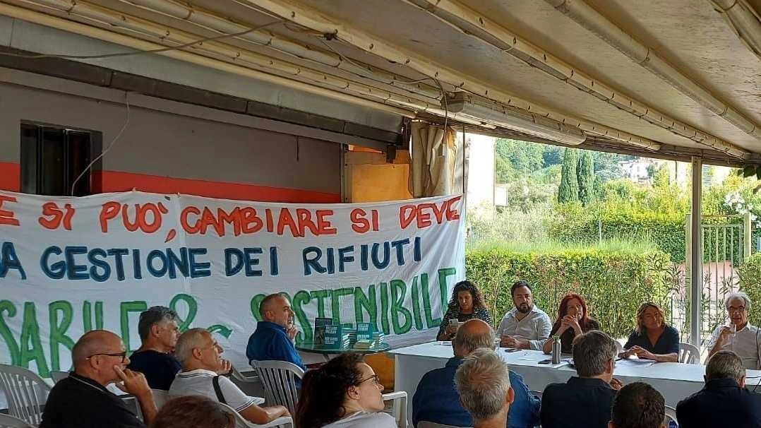 L’esito del convegno promosso da Comune di Palaia e Zero waste. Durante la giornata criticato l’approccio al tema da parte della Regione. L’esito del convegno promosso da Comune di Palaia e Zero waste. Durante la giornata criticato l’approccio al tema da parte della Regione.