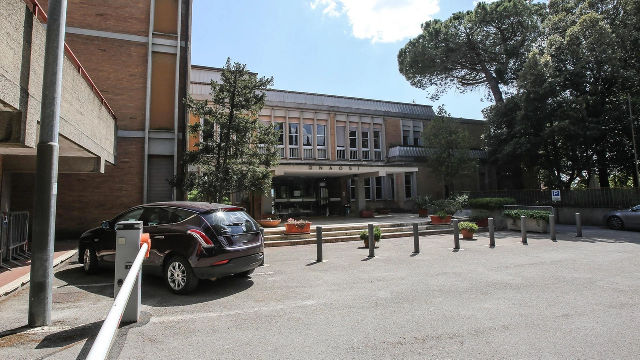 Il consigliere di Fratelli d’Italia Nicola Volpi solleva il problema dell'abbandono del collegio di Onaosi a Perugia, chiedendo intervento urgente per la riqualificazione e garantire alloggi dignitosi agli studenti. Anche l'associazione Elce Viva e la Caduceo si sono espressi sull'importanza di recuperare quei volumi per la città. Il consigliere di Fratelli d’Italia Nicola Volpi solleva il problema dell'abbandono del collegio di Onaosi a Perugia, chiedendo intervento urgente per la riqualificazione e garantire alloggi dignitosi agli studenti. Anche l'associazione Elce Viva e la Caduceo si sono espressi sull'importanza di recuperare quei volumi per la città.