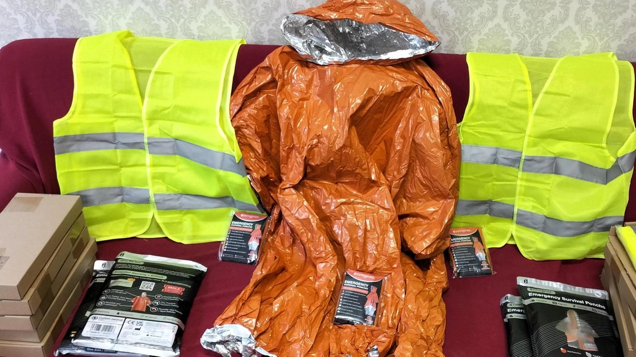 La Cooperativa Solidarietà e Sviluppo di Bagni di Lucca acquista giubbetti catarifrangenti per garantire la sicurezza degli ospiti dei centri di accoglienza. La Cooperativa Solidarietà e Sviluppo di Bagni di Lucca acquista giubbetti catarifrangenti per garantire la sicurezza degli ospiti dei centri di accoglienza.