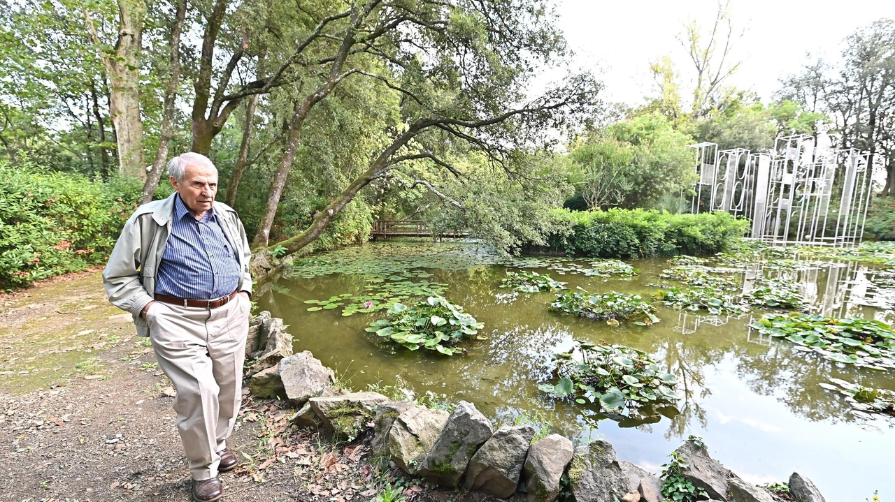 Giuliano Gori nel Parco di Celle (AcerboniFotoCastellani) Giuliano Gori nel Parco di Celle (AcerboniFotoCastellani)