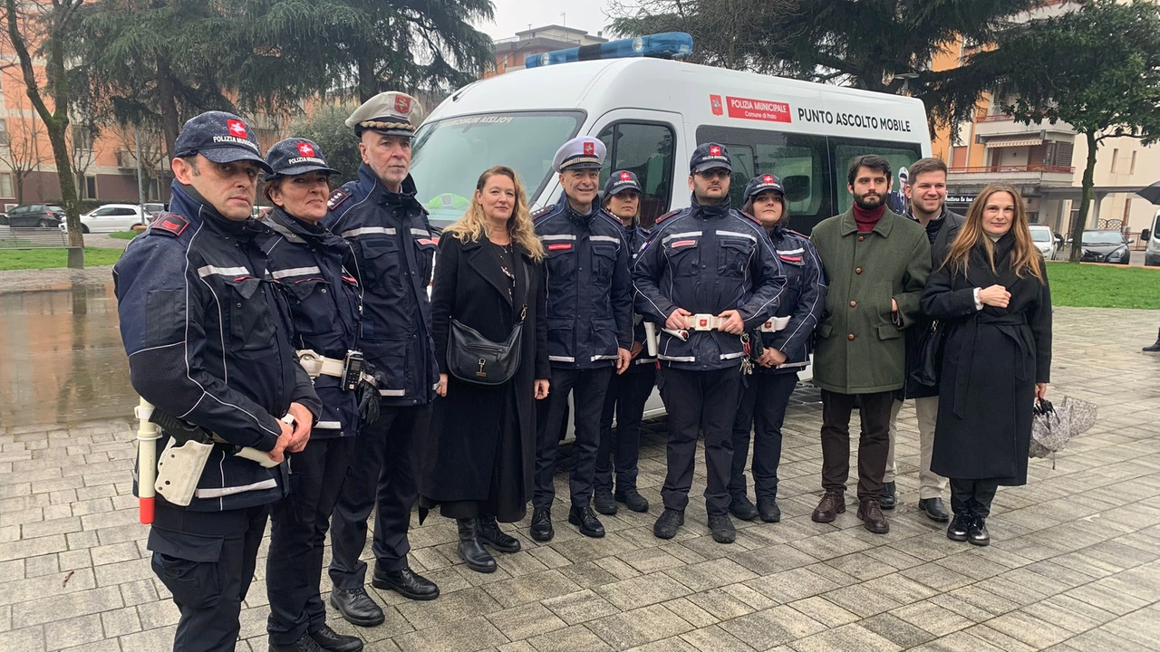 A Prato arrivano quattro nuovi vigili di quartiere. A Prato arrivano quattro nuovi vigili di quartiere.