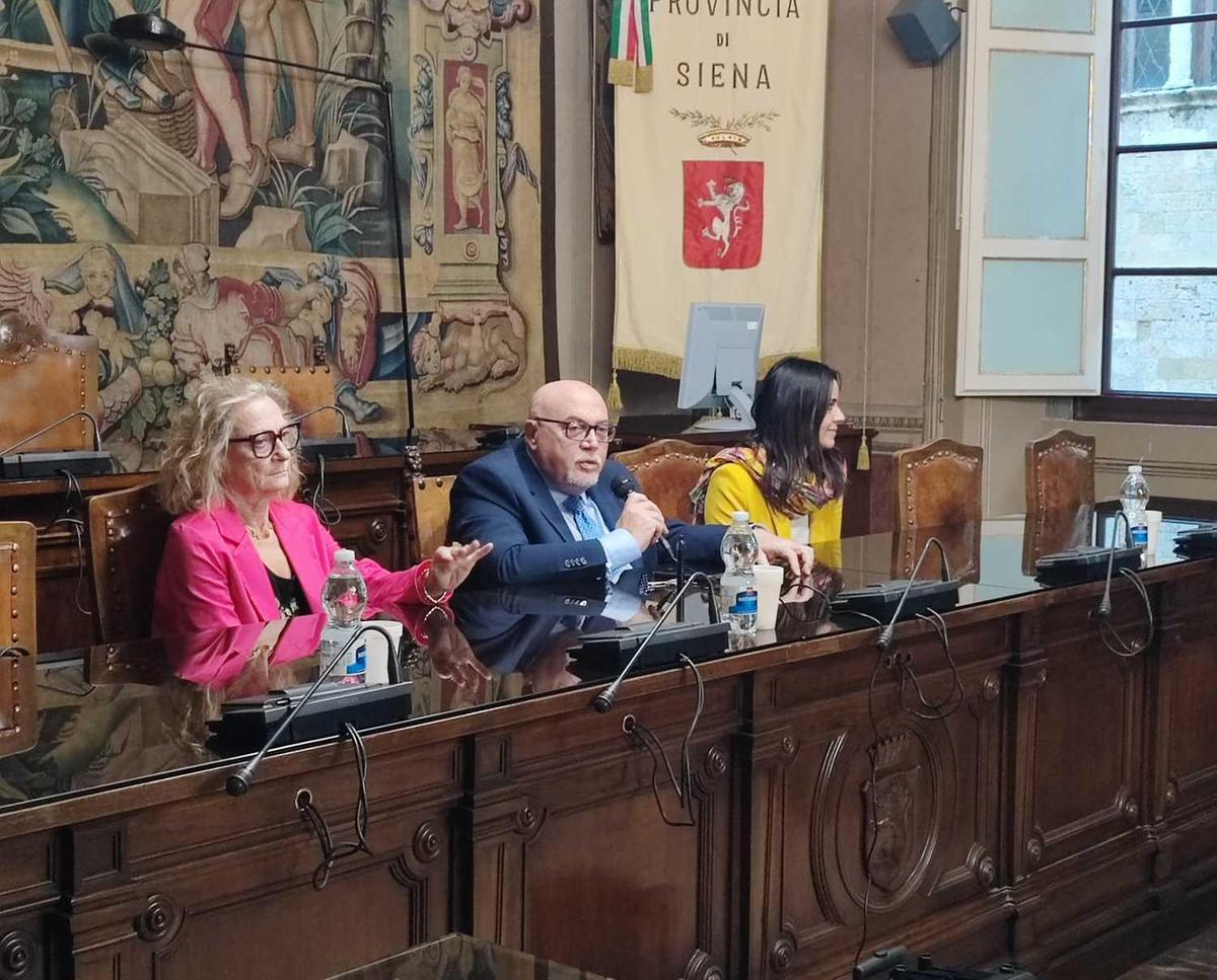 Il prefetto incontra i sindaci. Un tavolo sull’accoglienza dei richiedenti asilo Il prefetto incontra i sindaci. Un tavolo sull’accoglienza dei richiedenti asilo