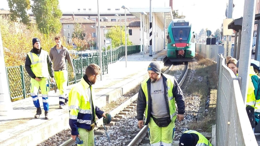 Proseguono i lavori per il raddoppio ferroviario fra Pistoia e Montecatini Nel prossimo fine settimana, treni fermi (foto d’archivio) Proseguono i lavori per il raddoppio ferroviario fra Pistoia e Montecatini Nel prossimo fine settimana, treni fermi (foto d’archivio)