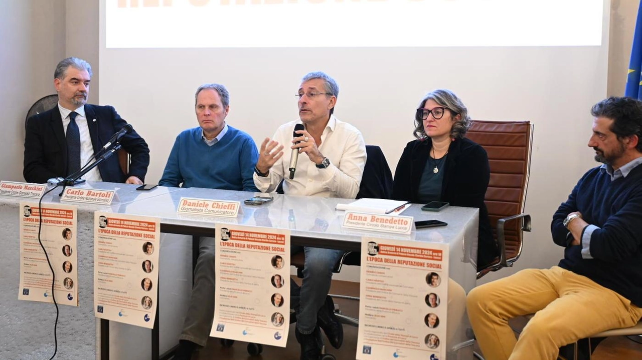 Il tavolo dei relatori dell’incontro a Palazzo Ducale (foto Alcide) Il tavolo dei relatori dell’incontro a Palazzo Ducale (foto Alcide)