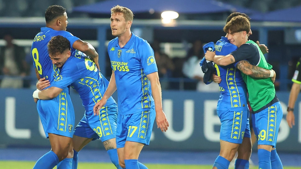 Alcuni azzurri si abbracciano dopo la vittoria sul Parma (Foto Gasperini/Germogli) Alcuni azzurri si abbracciano dopo la vittoria sul Parma (Foto Gasperini/Germogli)