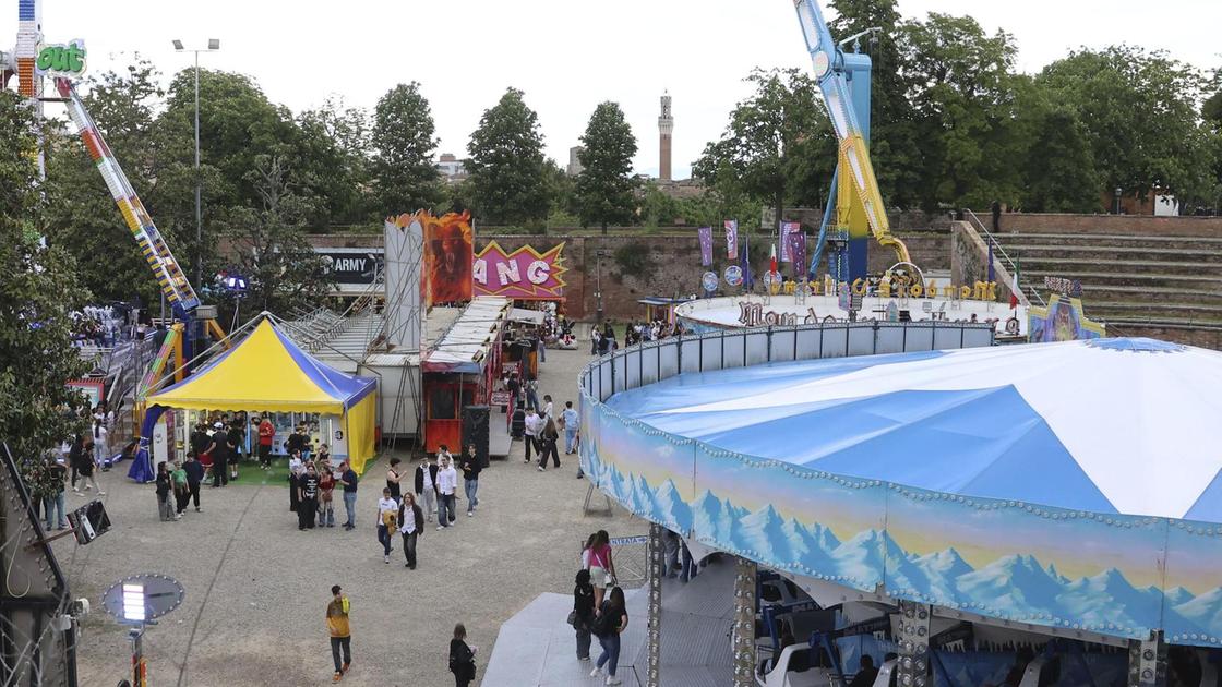 "Niente rissa dentro il Luna Park. Ragazzini accompagnati fuori" "Niente rissa dentro il Luna Park. Ragazzini accompagnati fuori"