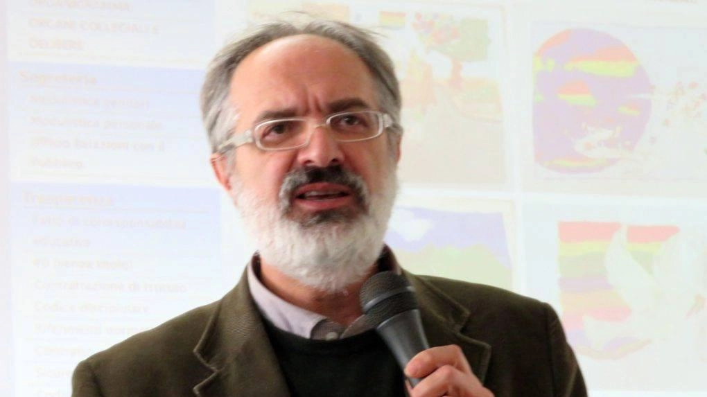 Il preside dell’istituto comprensivo Bonaccorso da Montemagno di Quarrata, Luca Gaggioli, ha incontrato un gruppo di genitori dei bambini La riunione con il Comune nel fine settimana Il preside dell’istituto comprensivo Bonaccorso da Montemagno di Quarrata, Luca Gaggioli, ha incontrato un gruppo di genitori dei bambini La riunione con il Comune nel fine settimana