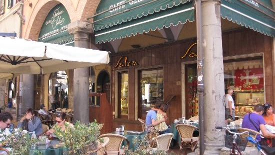 Il Bar Pasticceria “Da Salza”, iconico locale di Borgo Stretto