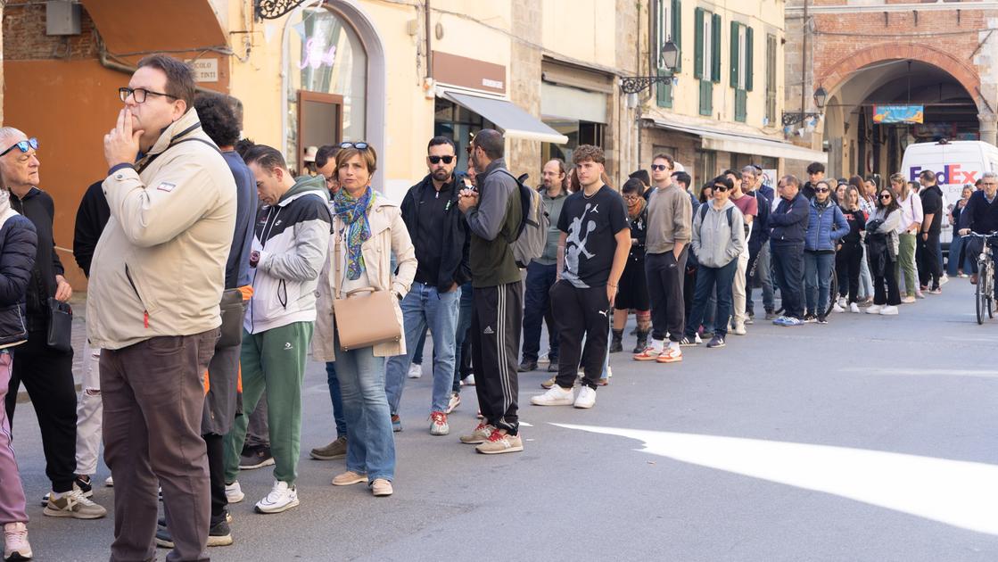 La grande festa del Pisa: biglietti finiti in un minuto, tutti in fila per la maglia