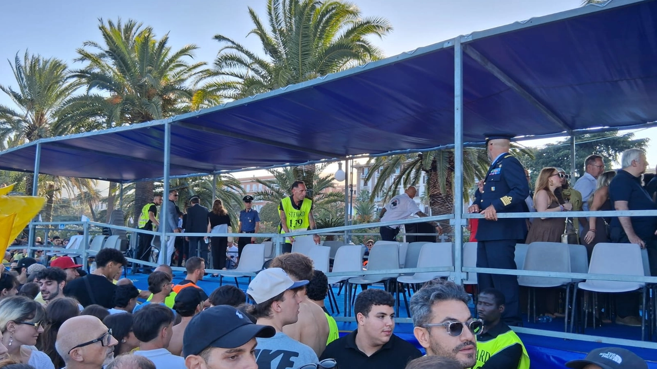 Lo spalto del Palio evacuato per un cedimento