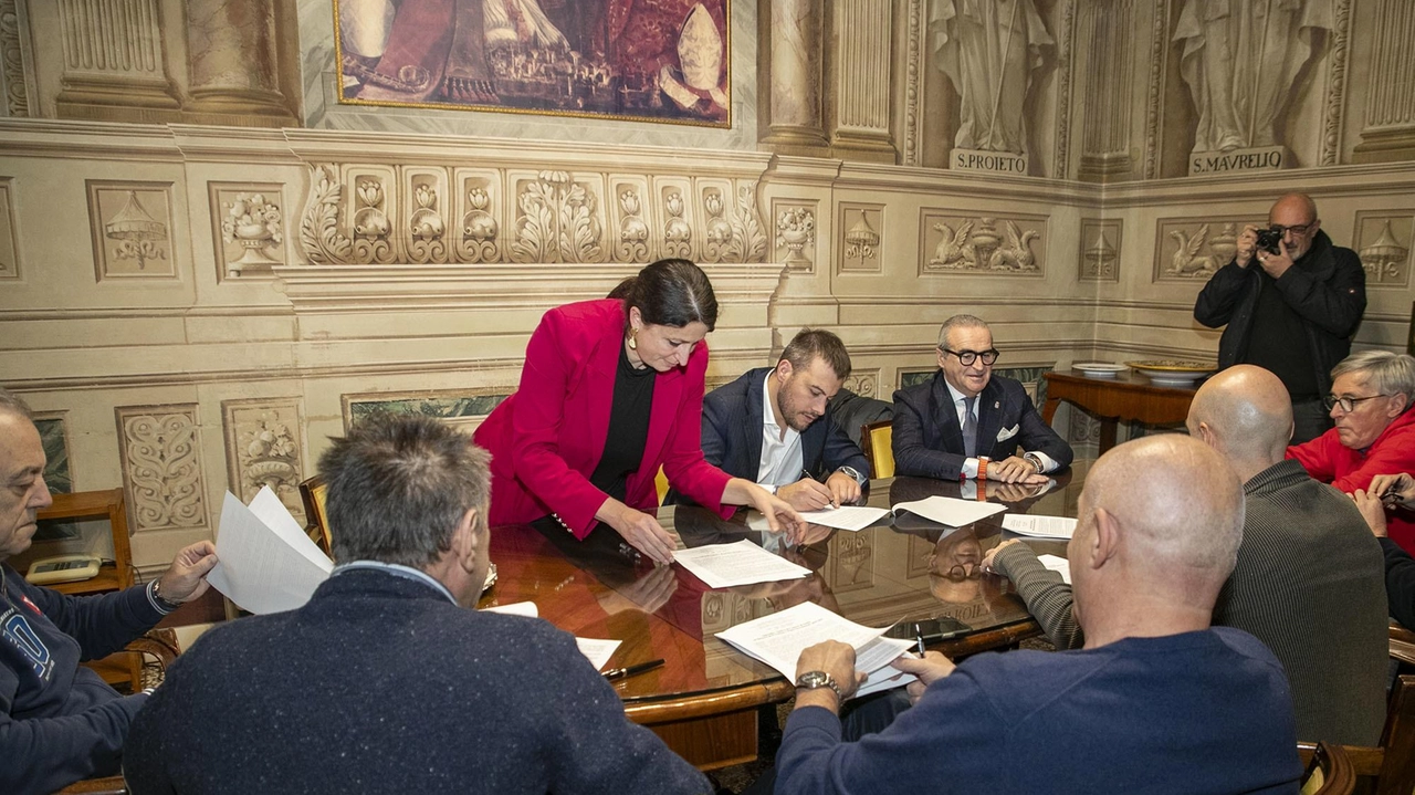 Cgil, Cisl e Uil hanno avuto incontri con 13 delle 20 amministrazioni comunali della provincia di Pistoia (foto di archivio) Cgil, Cisl e Uil hanno avuto incontri con 13 delle 20 amministrazioni comunali della provincia di Pistoia (foto di archivio)