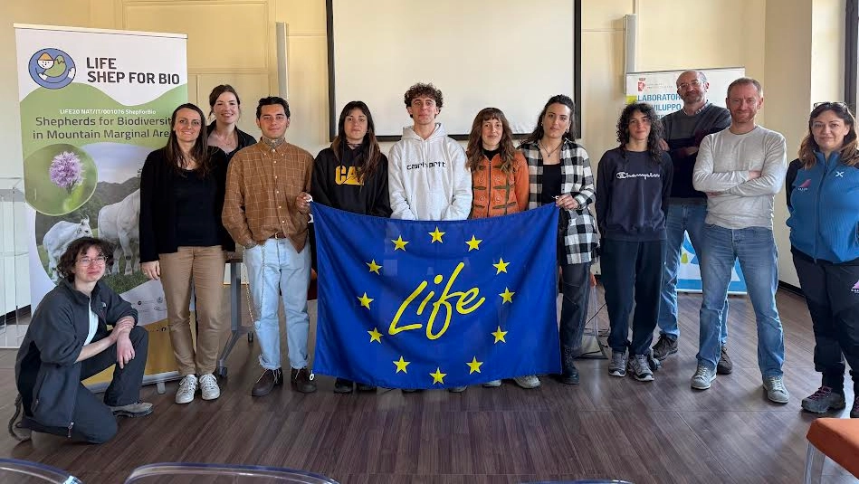 E’ iniziata ieri alle Officine Capodarno la scuola pastori del Parco. Tra i banchi sei donne, due uomini dai 21 ai 33 anni.