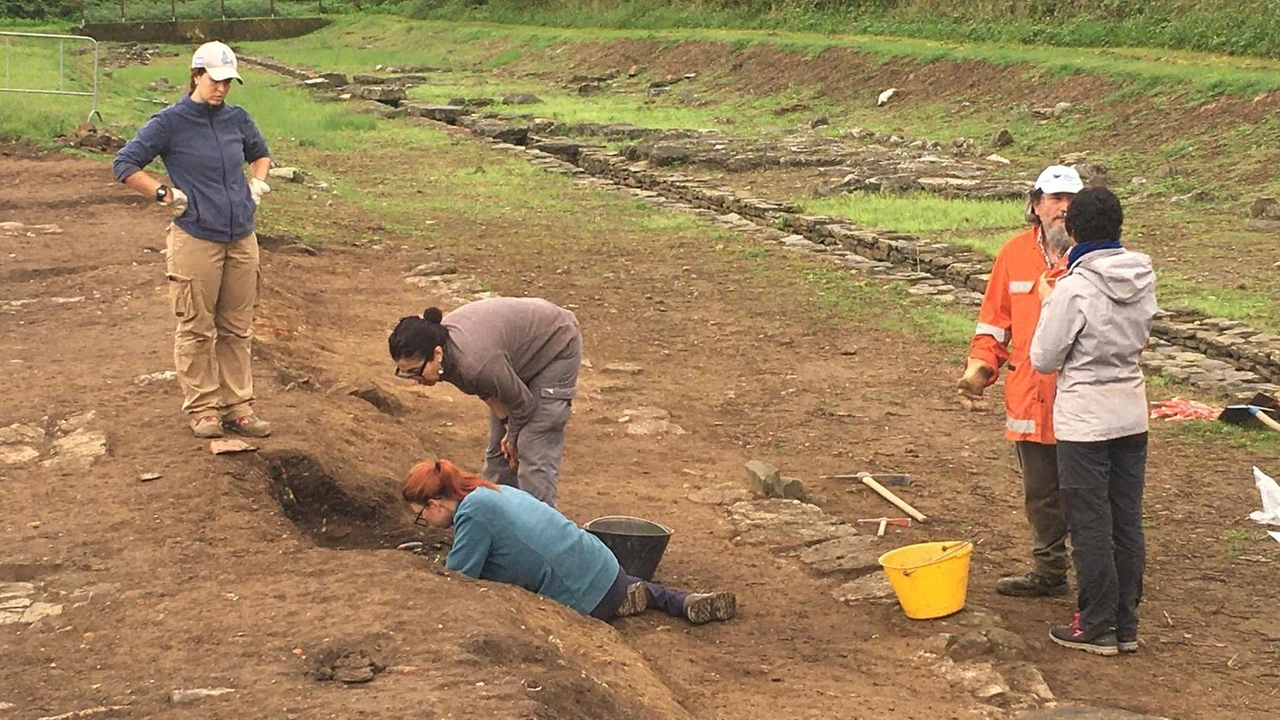 Scavi archeologici in corso nel quartiere sud-orientale della città, quello di Porta Marina "Questo elemento lascia supporre che fosse abitata da una famiglia di ricchi armatori". Scavi archeologici in corso nel quartiere sud-orientale della città, quello di Porta Marina "Questo elemento lascia supporre che fosse abitata da una famiglia di ricchi armatori".