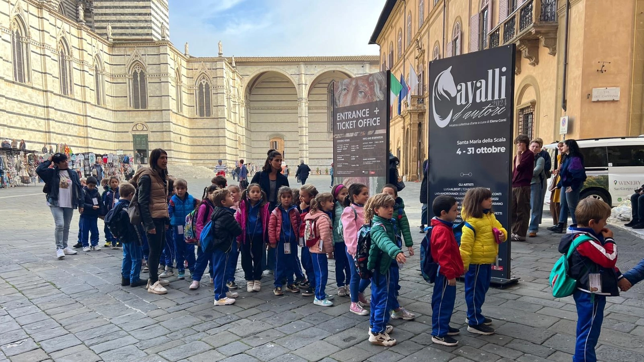 Gli alunni della scuola elementare San Girolamo hanno visitato la mostra ’Cavalli d’Autore’ al Santa Maria della Scala. I giovani... Gli alunni della scuola elementare San Girolamo hanno visitato la mostra ’Cavalli d’Autore’ al Santa Maria della Scala. I giovani...