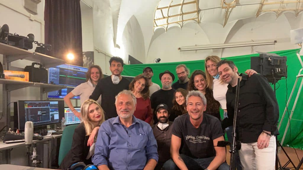 Giuseppe Ferlito con Roberto Farnesi e gli altri protagonisti del corto "Vecchio Mondo" Giuseppe Ferlito con Roberto Farnesi e gli altri protagonisti del corto "Vecchio Mondo"