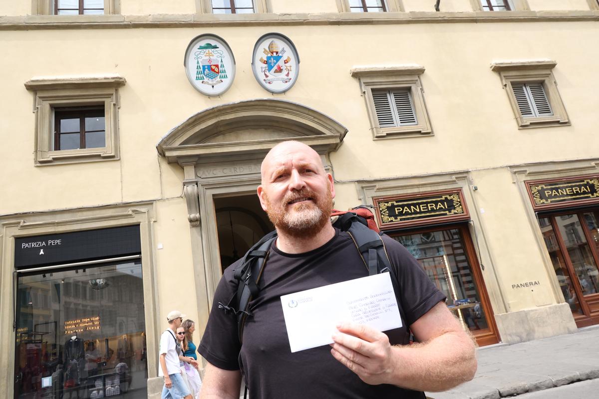 Il sindaco a piedi per 100 chilometri, la petizione all’Arcivescovo: “Vogliamo cambiare patrono”
