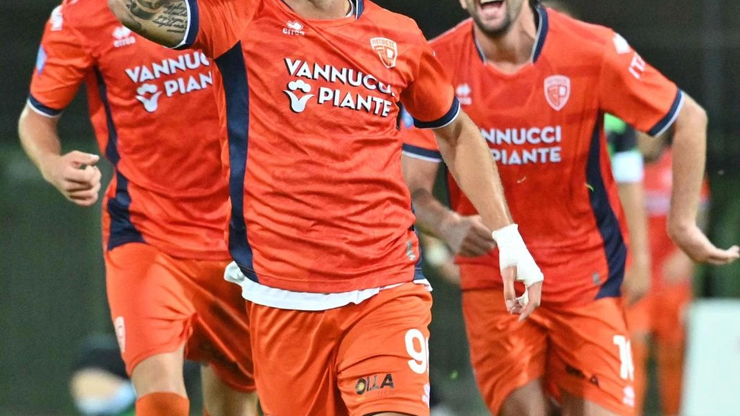 Federico Russo potrebbe essere la novità nella formazione titolare di Andreucci, con un impiego dietro a Simeri e Diallo (Aceboni-FotoCastellani)