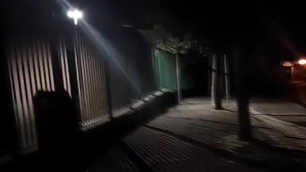 https://www.lanazione.it/image-service/view/acePublic/alias/contentid/M2U2YmQwYTItNTVlMi00/0/ospedale-le-strade-sono-ancora-al-buio.jpeg?f=16:9&w=1200&h=630