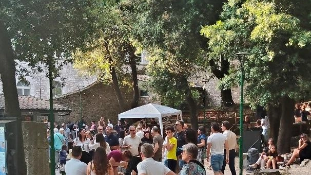 Al grido "È tempo di tornare, stesso bar, nuove storie da vivere" è stato riaperto il parco Regina Margherita, per... Al grido "È tempo di tornare, stesso bar, nuove storie da vivere" è stato riaperto il parco Regina Margherita, per...