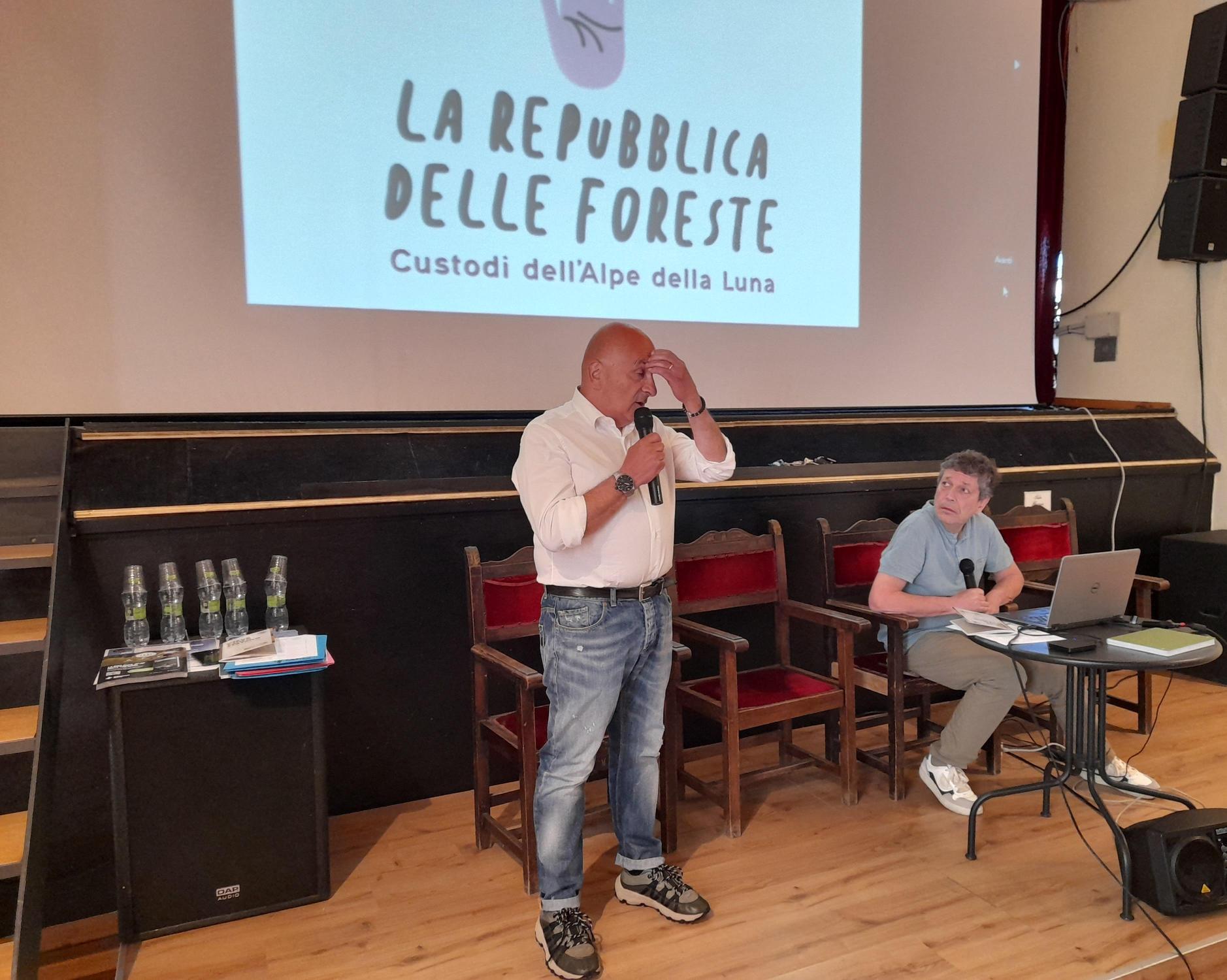 https://www.lanazione.it/image-service/view/acePublic/alias/contentid/M2U4ZjhkNDctMTVhMy00/0/nuova-segnaletica-di-definizione-dei-percorsi-insieme-a-una-app.jpeg