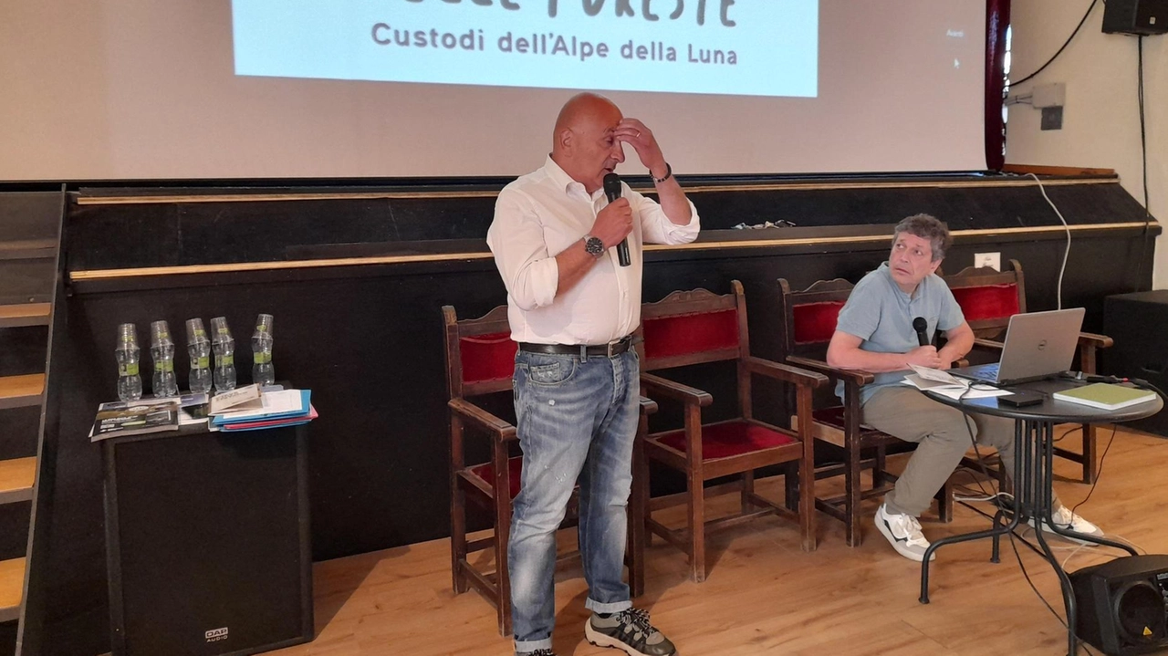 L’intervento di Luigi Locci dell’ufficio turistico con accanto l’assessore Luca Gradi durante la presentazione dell’iniziativa L’intervento di Luigi Locci dell’ufficio turistico con accanto l’assessore Luca Gradi durante la presentazione dell’iniziativa