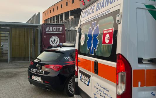 Follia al torneo giovanile, genitore aggredisce l’arbitro, poi si dilegua. Arriva l’ambulanza Follia al torneo giovanile, genitore aggredisce l’arbitro, poi si dilegua. Arriva l’ambulanza