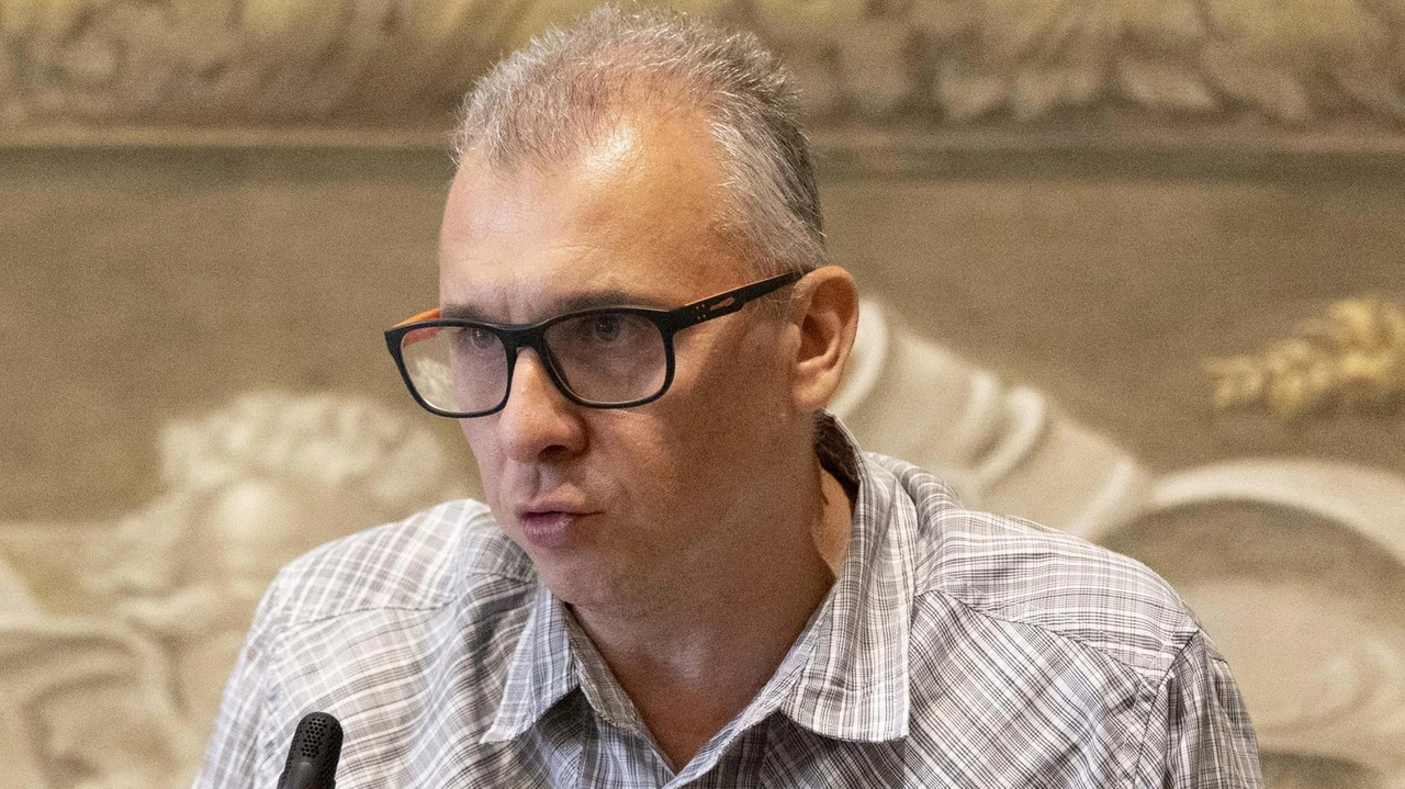 l consigliere comunale di Diritti in Comune, Ciccio Auletta, da sempre contro la scelta dell’amministrazione definita «inaudita» l consigliere comunale di Diritti in Comune, Ciccio Auletta, da sempre contro la scelta dell’amministrazione definita «inaudita»