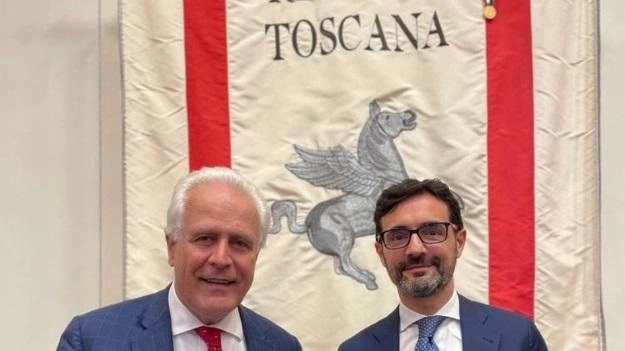 Il presidente della Regione Eugenio e Marco Torre, nuovo direttore generale dell’Asl Toscana sud est che ieri ha superato il vaglio della commissione sanità Il presidente della Regione Eugenio e Marco Torre, nuovo direttore generale dell’Asl Toscana sud est che ieri ha superato il vaglio della commissione sanità