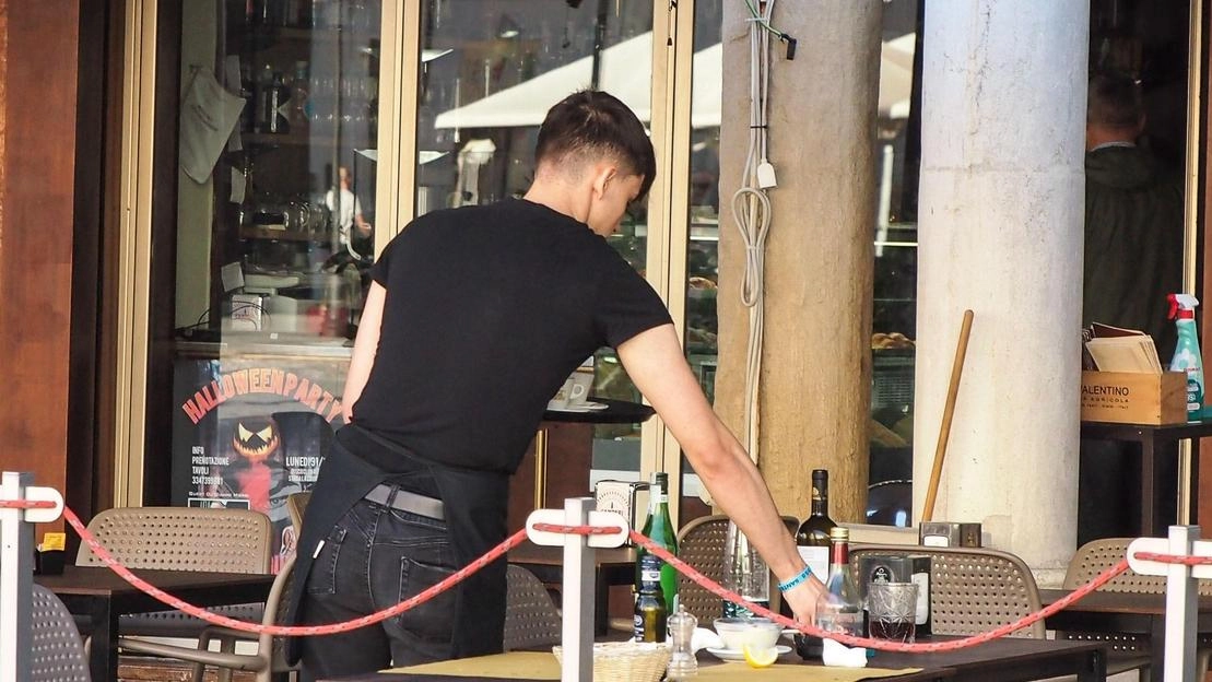 Turismo, commercio e servizi: cresce il bisogno di lavoratori sia per necessità ordinarie che per periodi stagionali