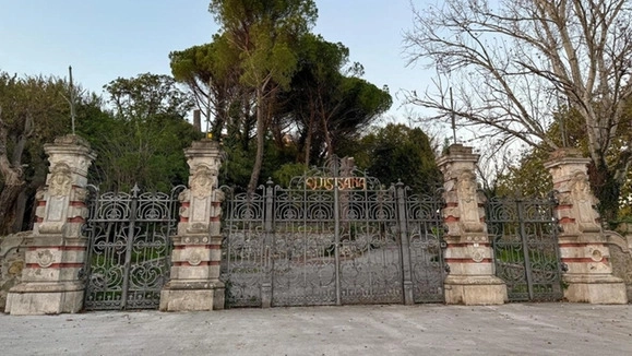 L’entrata dell’ex clinica Quisisana a Montecatini Alto (foto Goiorani)