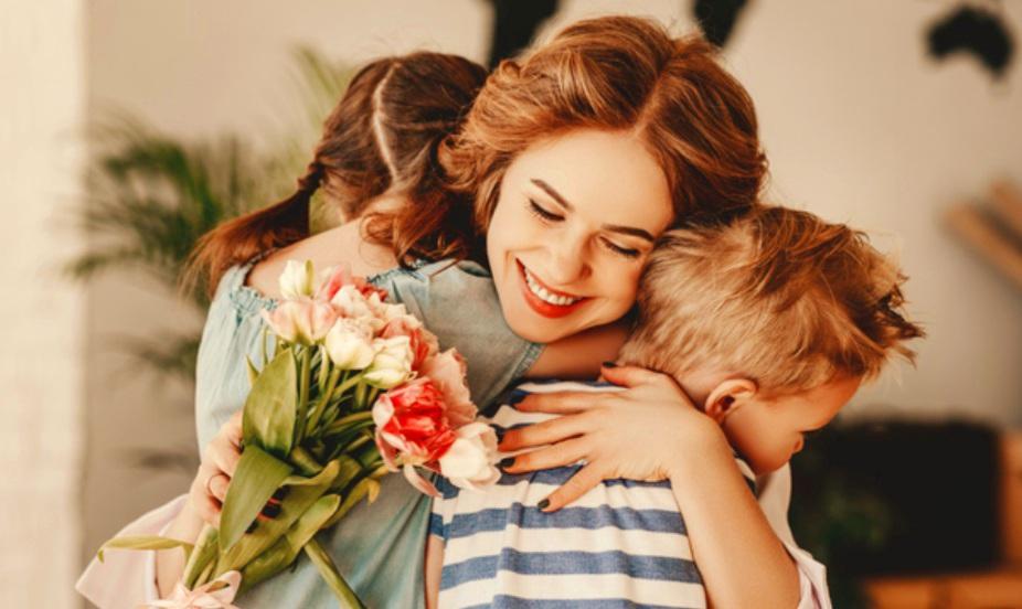 https://www.lanazione.it/image-service/view/acePublic/alias/contentid/M2UyZDNjNTYtOGQyYi00/0/festa-della-mamma-foto-ansa.jpeg