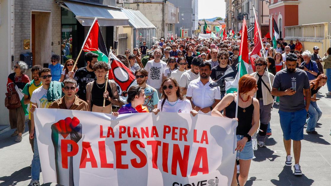 Un fiume di gente in strada: "La Piana per la Palestina"