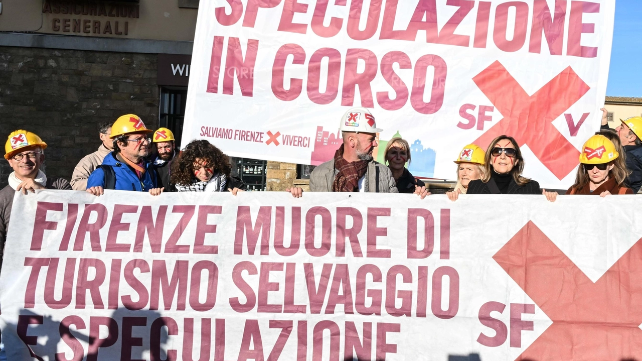 Il sit in di protesta di ieri mattina del comitato Salviamo Firenze Il sit in di protesta di ieri mattina del comitato Salviamo Firenze