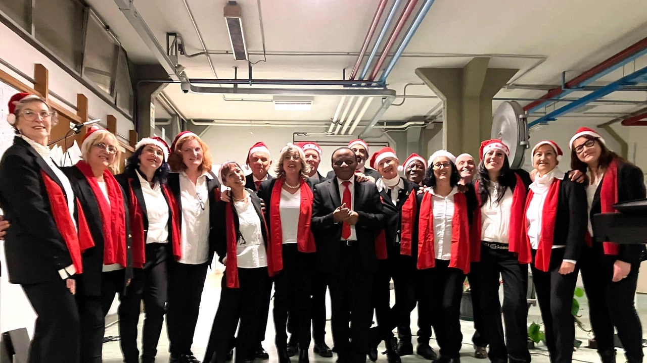 Il Coro Gospel Internazionale di Pistoia in occasione del concerto natalizio Il Coro Gospel Internazionale di Pistoia in occasione del concerto natalizio