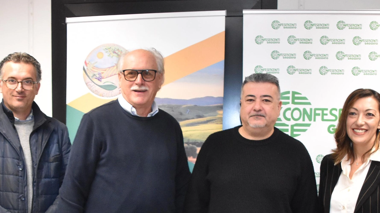 Da sinistra l’assessore Daniele. Tonini, Adriano Barguini presidente. del Biodistreto Colline della Pia, Massimilano Mei e l’assessora. Francesca Mondei Da sinistra l’assessore Daniele. Tonini, Adriano Barguini presidente. del Biodistreto Colline della Pia, Massimilano Mei e l’assessora. Francesca Mondei