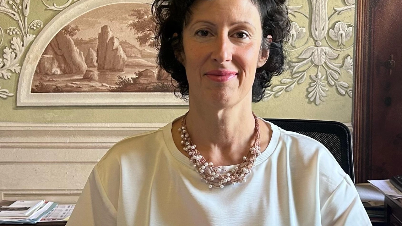 Alessia Bechelli diventa la nuova dirigente dell'Istituto Tecnico Agrario Anzilotti di Pescia, subentrando a Francesco Panico. Con esperienza nel settore, si prepara a guidare una scuola dinamica e complessa. Nuova anche la direttrice dei servizi amministrativi, Carmela Donzelli. Alessia Bechelli diventa la nuova dirigente dell'Istituto Tecnico Agrario Anzilotti di Pescia, subentrando a Francesco Panico. Con esperienza nel settore, si prepara a guidare una scuola dinamica e complessa. Nuova anche la direttrice dei servizi amministrativi, Carmela Donzelli.